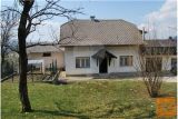 Starejša Hiša Z Lepim Vrtom Na Dobri Lokaciji