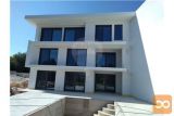 Apartma Z Bazenom In Vrtom, Le 350m Od Plaže