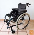 Aktivni invalidski voziček Meyra, z dodatnima zavorama